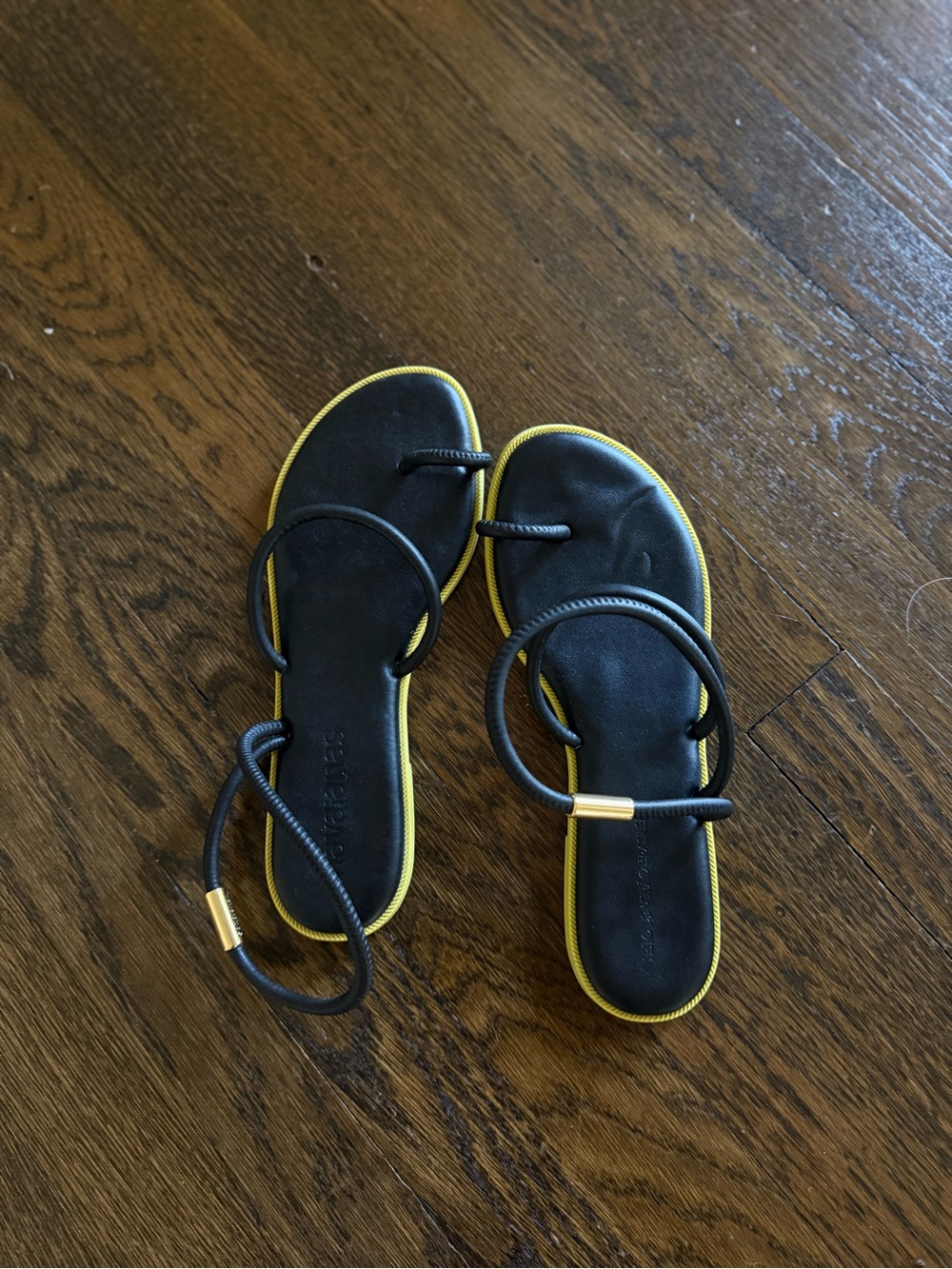Havianas Black and Yellow Sandals